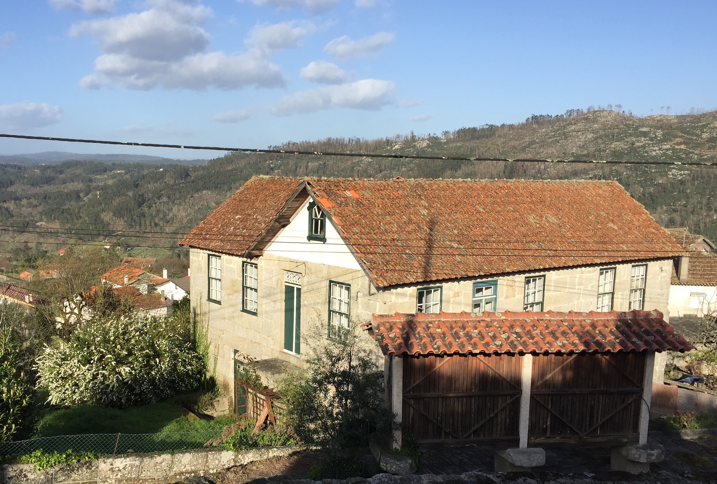 American Man Gives up City Life to Buy Dream House in Rural Portugal